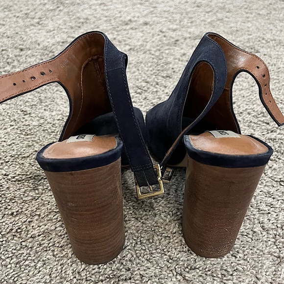 Steve Madden Navy and Brown Chunky Heels| Size: 7.5 - Picture 2 of 4